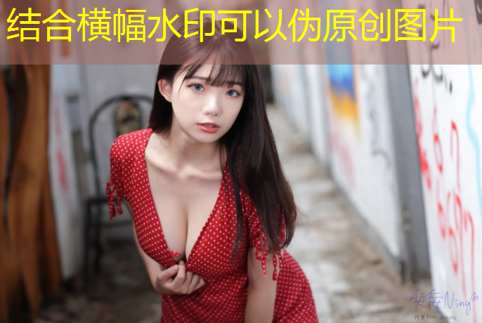 学生军训抠塑胶跑道